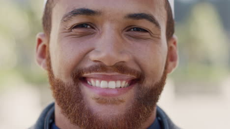 Glücklich,-Lächeln-Und-Porträt-Eines-Stehenden-Muslimischen-Mannes