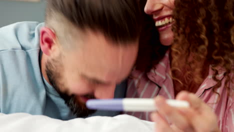 Smile,-pregnancy-test-and-happy-couple
