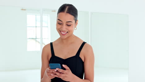 Happy,-woman-and-phone-in-dance-studio-texting