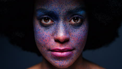 Belleza,-Pintura-Y-Retrato-Facial-De-Una-Mujer-Negra