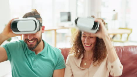 Couple,-virtual-reality-and-playing-online-game