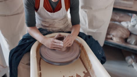 Pottery-teacher,-studio-and-workshop-learning