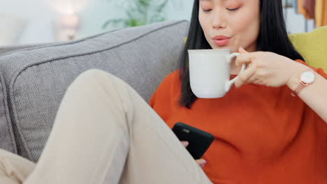 Mujer-Asiática,-Teléfono-O-Tomando-Café-En-Relax