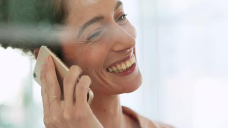 Business-woman,-phone-call