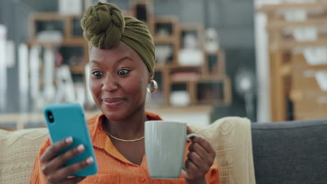 Happy-black-woman,-smartphone