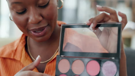 Maquillaje,-Tutorial-Y-Marketing-Con-Una-Mujer-Negra