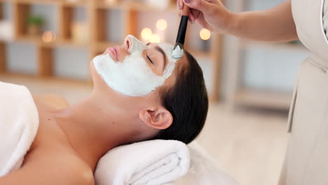 Gesichtsbehandlung,-Entspannung-Und-Frau-In-Einem-Spa-Zur-Hautpflege