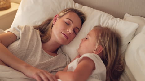 Bed,-mom-and-child-relax-sleep-together-in-bed