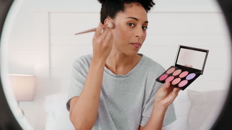 Maquillaje,-Transmisión-En-Vivo-E-Influencer-Mujer-Negra
