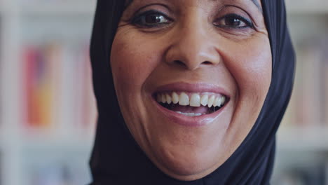Gesicht,-Muslimische-Und-Islamische-Frau-Im-Hijab-Lächeln