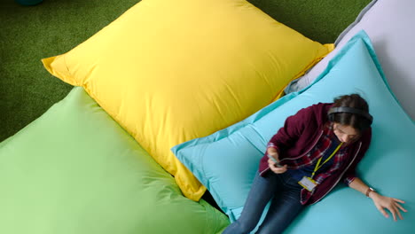 Relax,-pillow-and-student-on-smartphone-for-social