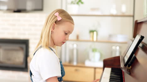 Klavier-,-Mädchen--Und-Musikunterricht