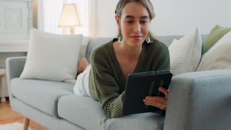 Woman,-digital-tablet-and-living-room-app