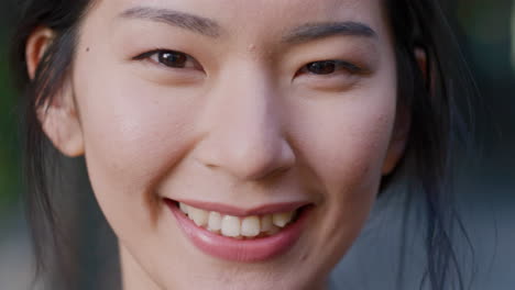 Glücklich,-Lächeln-Und-Gesichtsporträt-Einer-Asiatischen-Frau