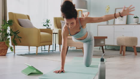 Yoga,-Tablet-Und-Frau-Mit-Online-Video