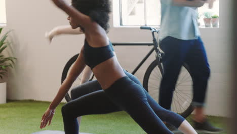 Fitness,-Yoga-Y-Mujeres-En-La-Oficina-En-Bienestar