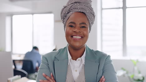 Mujer-Africana-Corporativa,-Retrato-De-Sonrisa