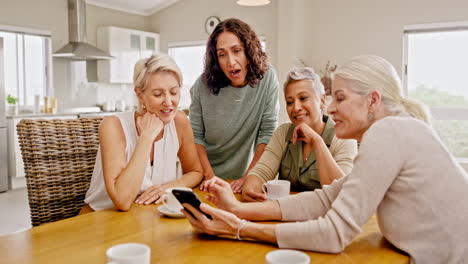 Senioren,-Frauen-Und-Smartphone-Im-Ruhestand