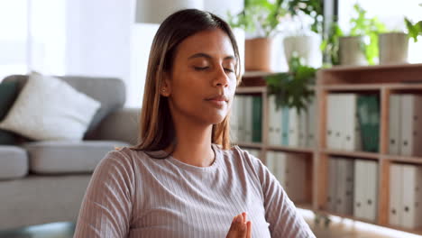 Woman,-yoga-and-meditation-for-mental-health