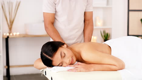 Massage,-Therapie-Und-Akupunktur-Mit-Einem-Schwarzen