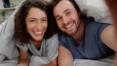 Love,-couple-and-selfie-in-bedroom-home-for-social