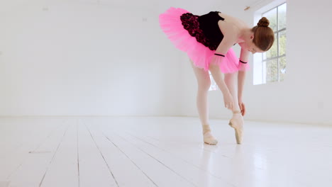 Estudio-De-Ballet,-Danza-Y-Bailarina-Con-Un-Estudiante