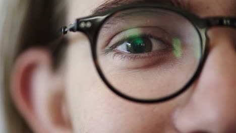 Sehen,-Optometrie-Und-Makro-Von-Augen-Mit-Brille