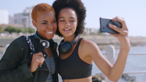 Beach,-selfie-and-black-woman-friends