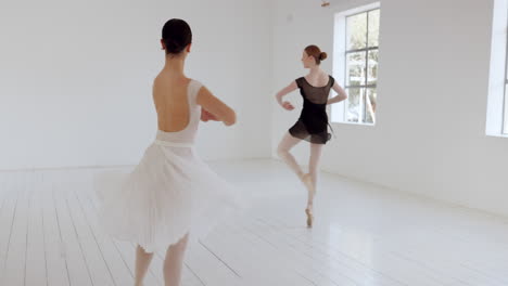 Danza,-Arte-Y-Ballet-De-Mujeres-En-Un-Estudio-Bailando