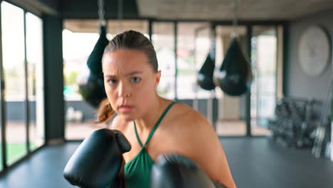 Boxeo,-Retrato-Y-Boxeadora-Mujer-Con-Fitness