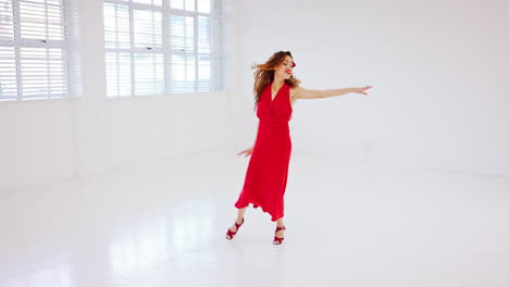 Dance,-music-and-freedom-with-a-latino-woman