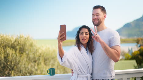 Couple,-selfie-and-people-kiss-in-the-morning