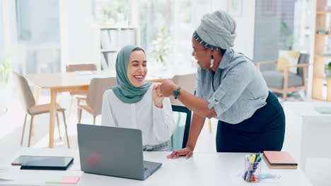 Muslim,-Frauenteam-Und-Laptop-Mit-Unterstützung