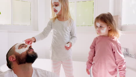 Familie,-Vater-Und-Mädchen-In-Hautpflegemaske