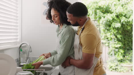 Couple,-cooking-and-cleaning-vegetables