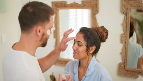 Hautpflege,-Gesichtsmaske-Und-Paar-Im-Heimischen-Badezimmer