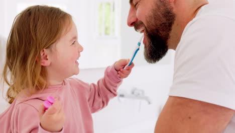 Glückliche-Familie,-Zahnpflege-Und-Zähneputzen-Mit-Mädchen