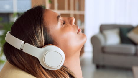 Woman-face,-relax-and-music-headphones