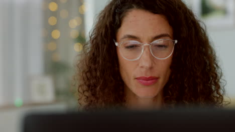 Computer,-reading-glasses-and-business-woman-focus