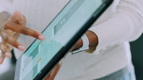 Developer-hands,-tablet-and-app-design-on-screen