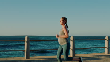 Running,-music-and-fitness-with-pregnant-woman