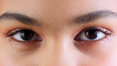 Augenzoom,-Schönheits--Und-Hautpflege-Wellness-Für-Junge-Menschen
