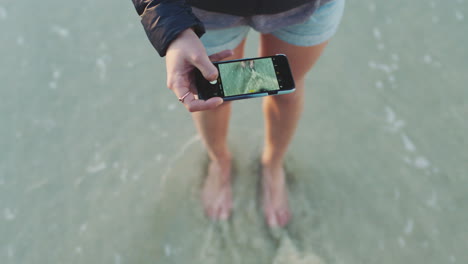 Phone-picture,-sea-waves-and-feet-in-the-ocean
