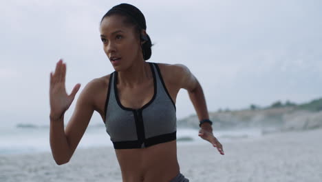 Black-woman,-fast-beach-runner
