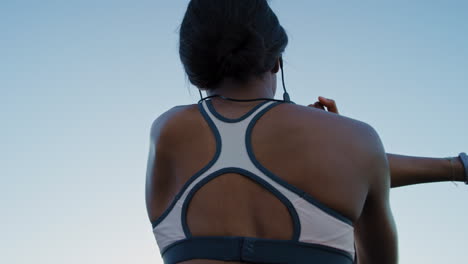 Fitness,-Bewegung-Und-Rücken-Einer-Schwarzen-Frau