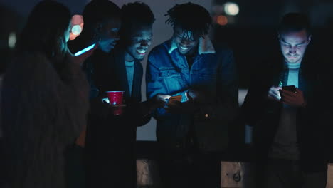 Group-of-friends,-night-or-people-with-phone