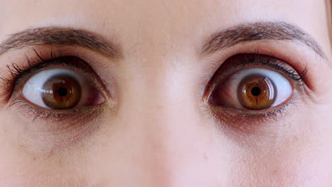 Woman,-brown-eyes-and-surprise-expression