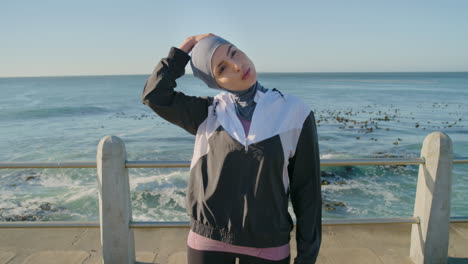 Playa,-Fitness-Y-Mujer-En-Estiramiento-Hijab