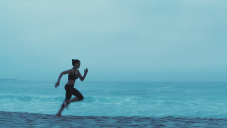 Fitness,-Puesta-De-Sol-Y-Mujer-Corriendo-En-La-Playa