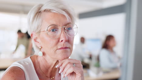 Elderly-business-woman,-thinking